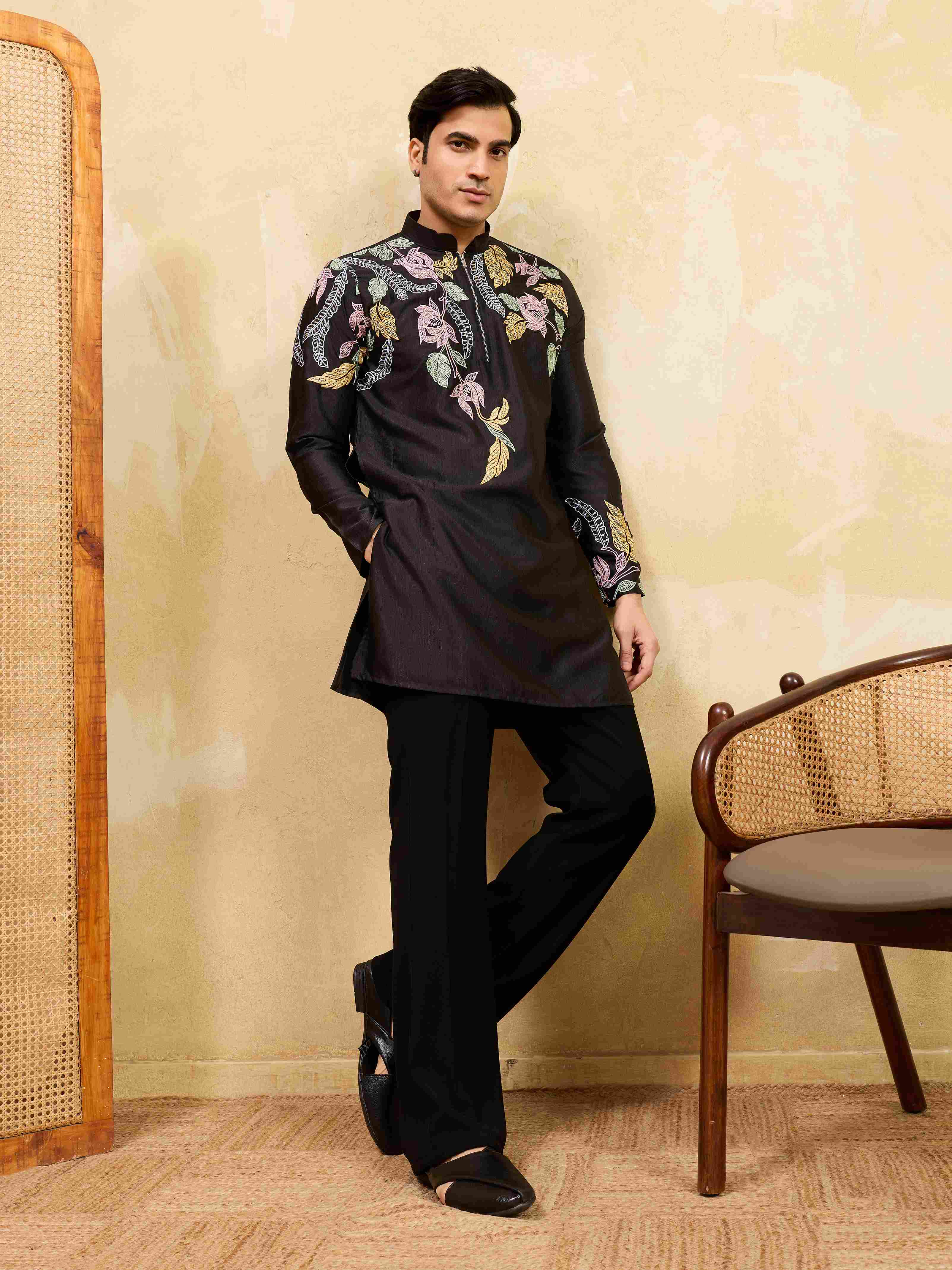 Men's Black Floral Embroidery Kurta