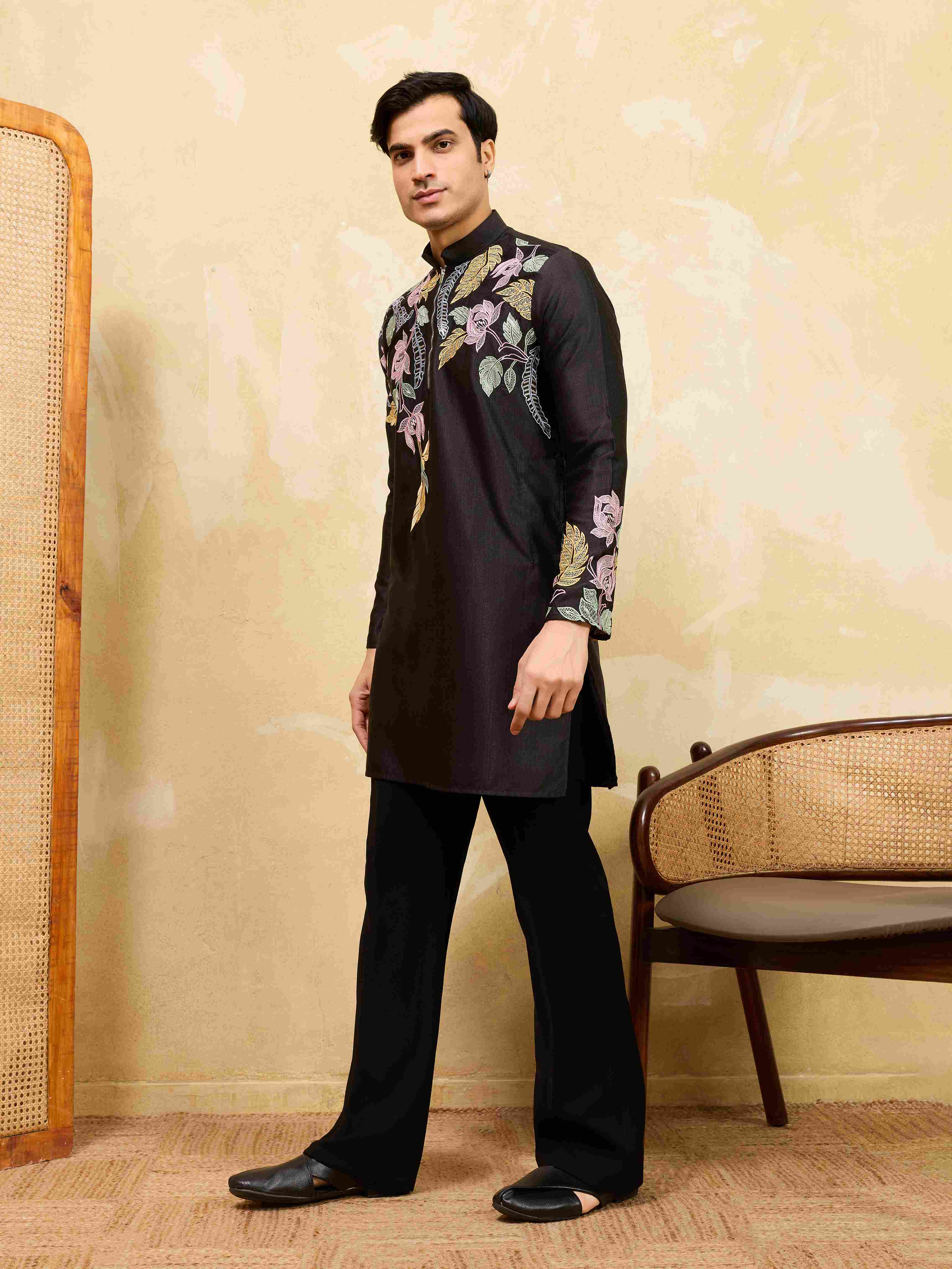 Men's Black Floral Embroidery Kurta