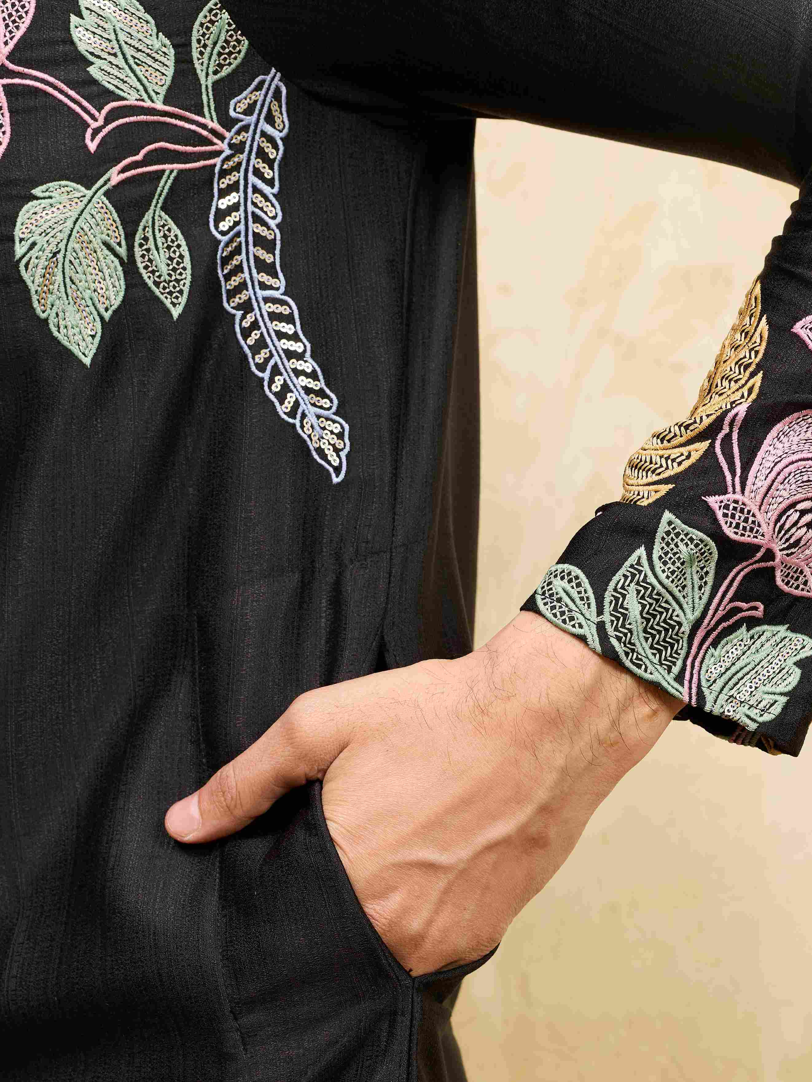 Men's Black Floral Embroidery Kurta