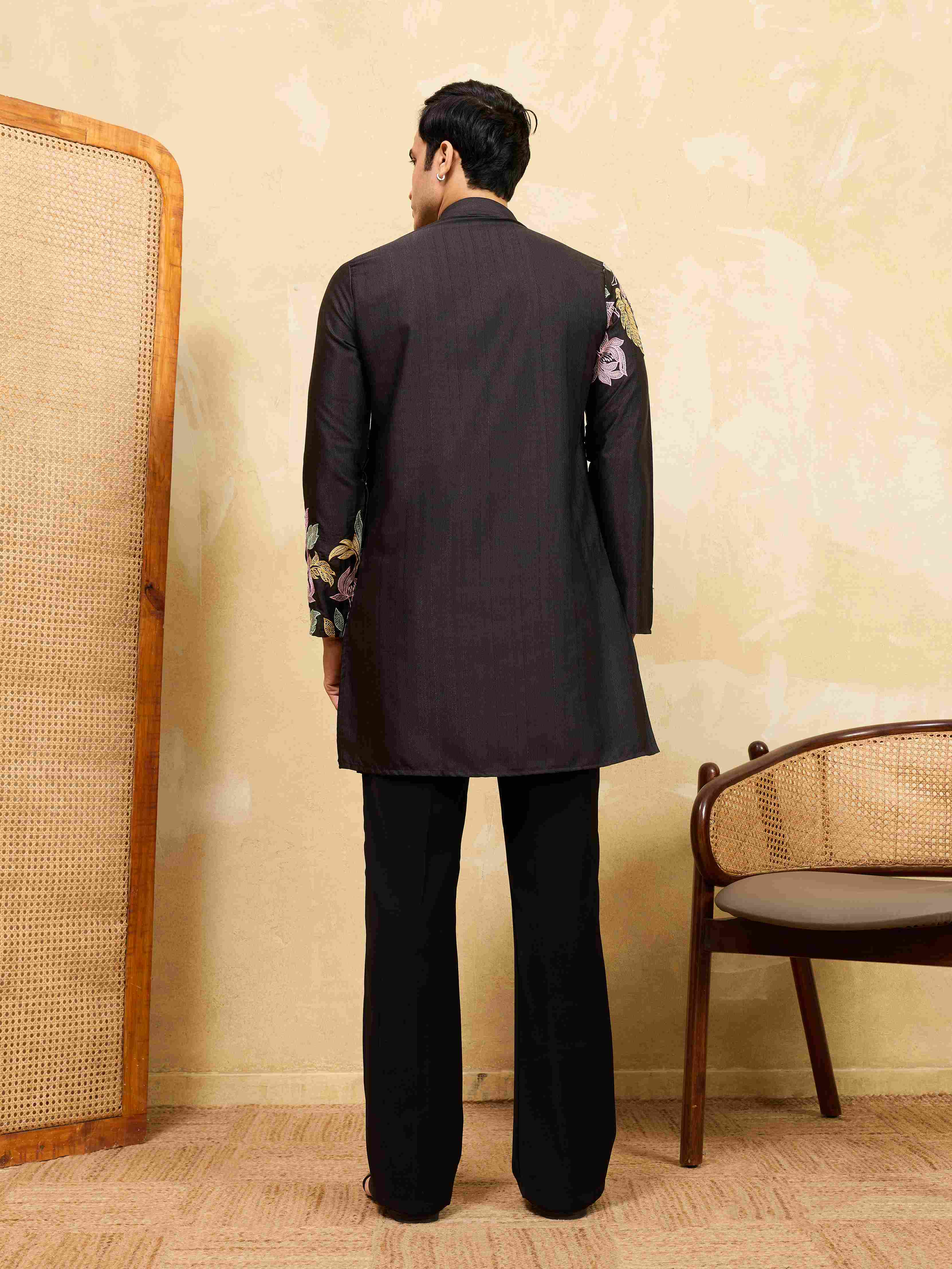 Men's Black Floral Embroidery Kurta